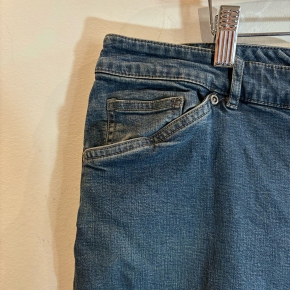 J JILL Sz 18 Straight Leg Mid Wash Stretch Made in Hong Kong High Rise Jeans - Picture 2 of 12
